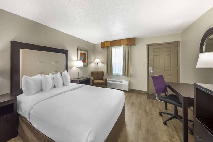 Room 5 of 28