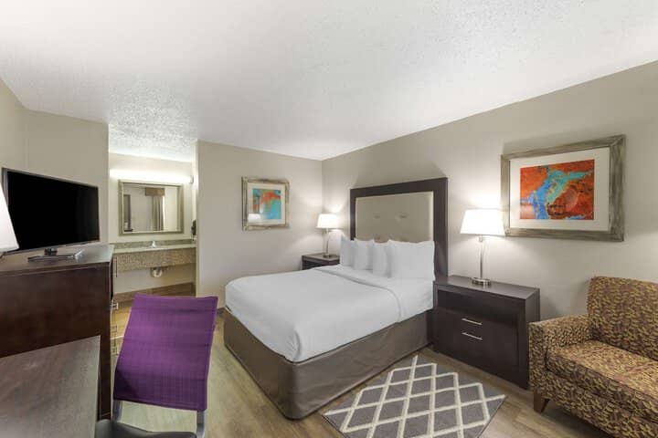 Room 4 of 28