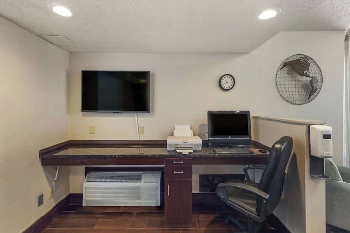 Business Center 26 of 28