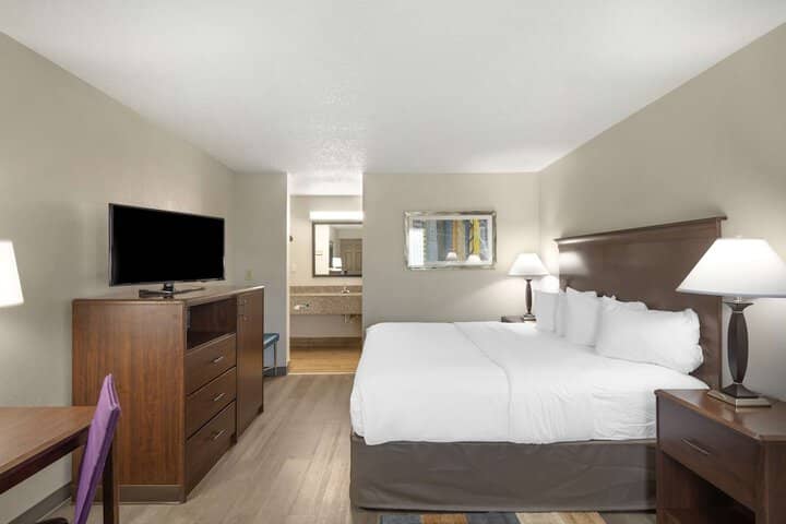 Room 14 of 28