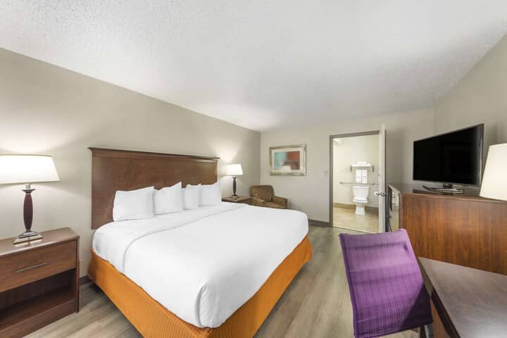 Room 7 of 28