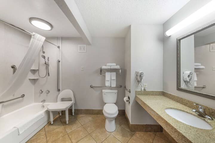 Room 17 of 28