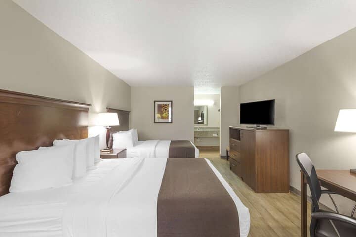 Room 12 of 28