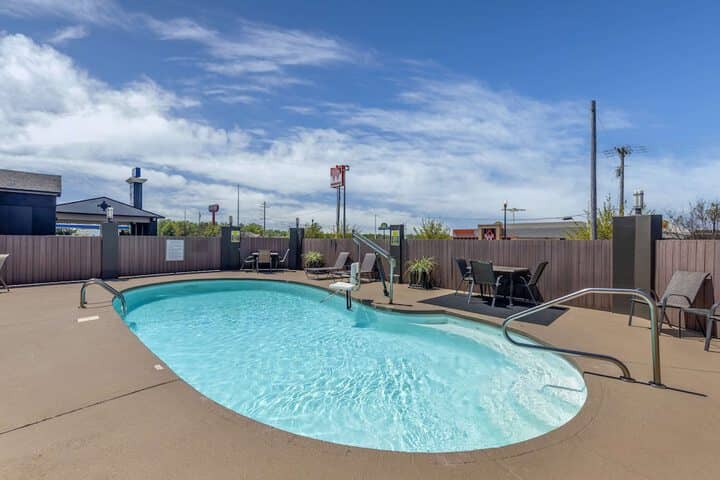 Pool 20 of 28
