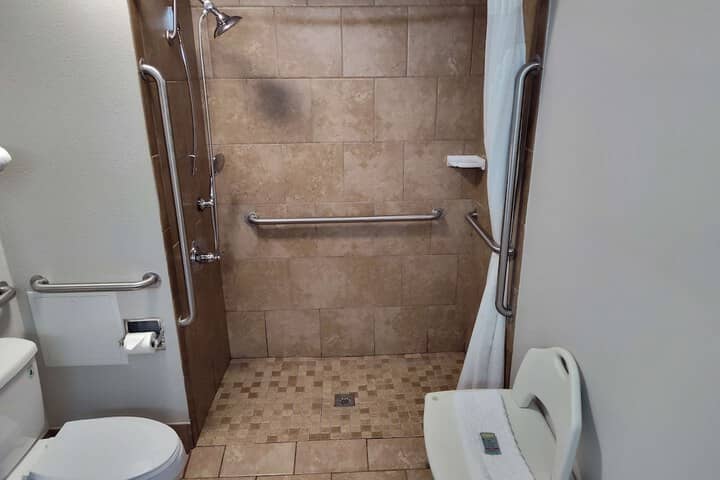 Room 18 of 28