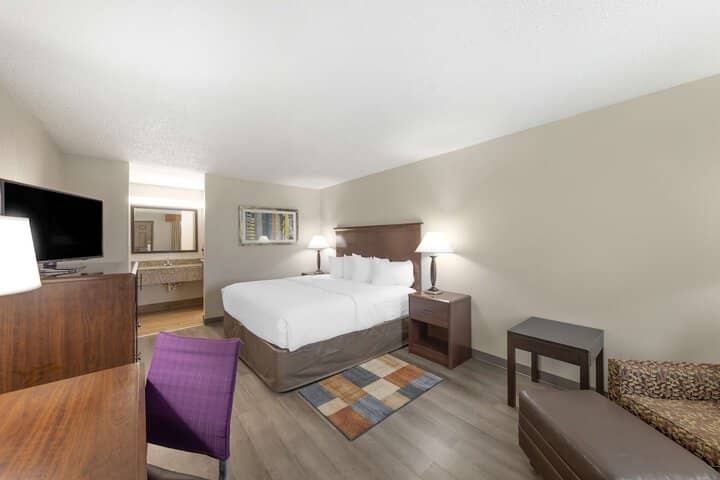 Room 13 of 28